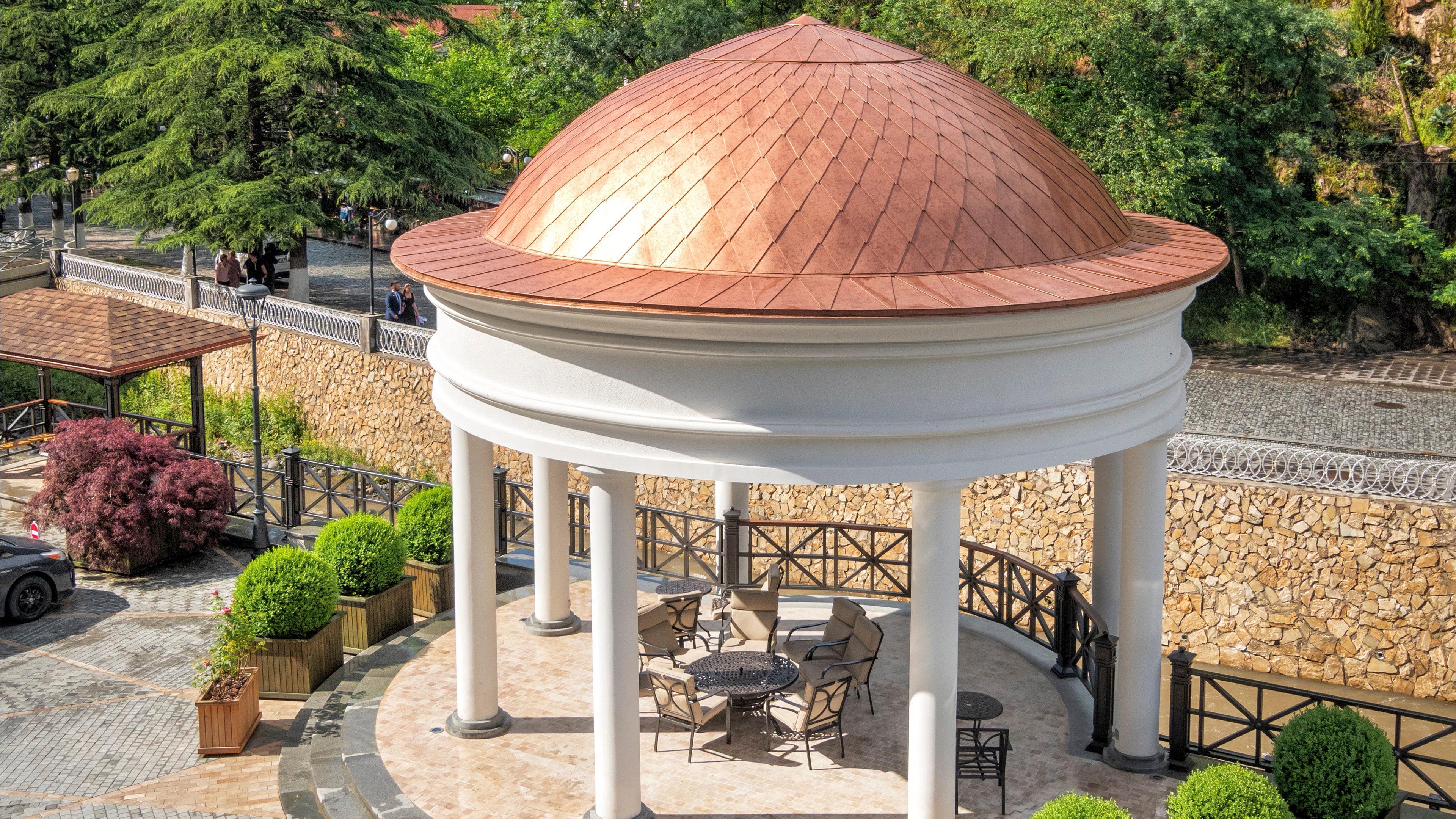Crowne Plaza - Borjomi By Ihg Hotel Екстериор снимка The gazebo at the center of the park