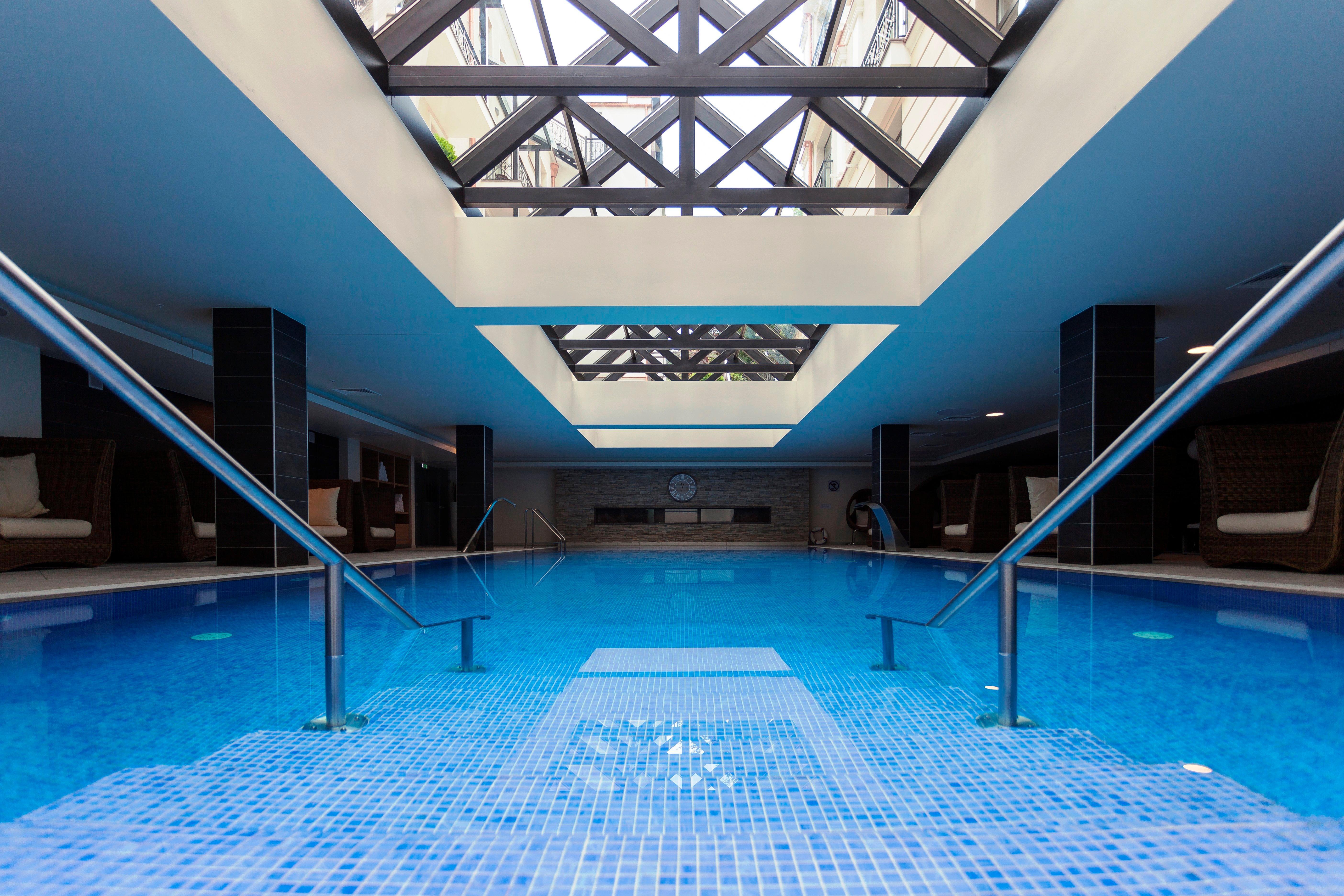 Crowne Plaza - Borjomi By Ihg Hotel Екстериор снимка The swimming pool at the hotel