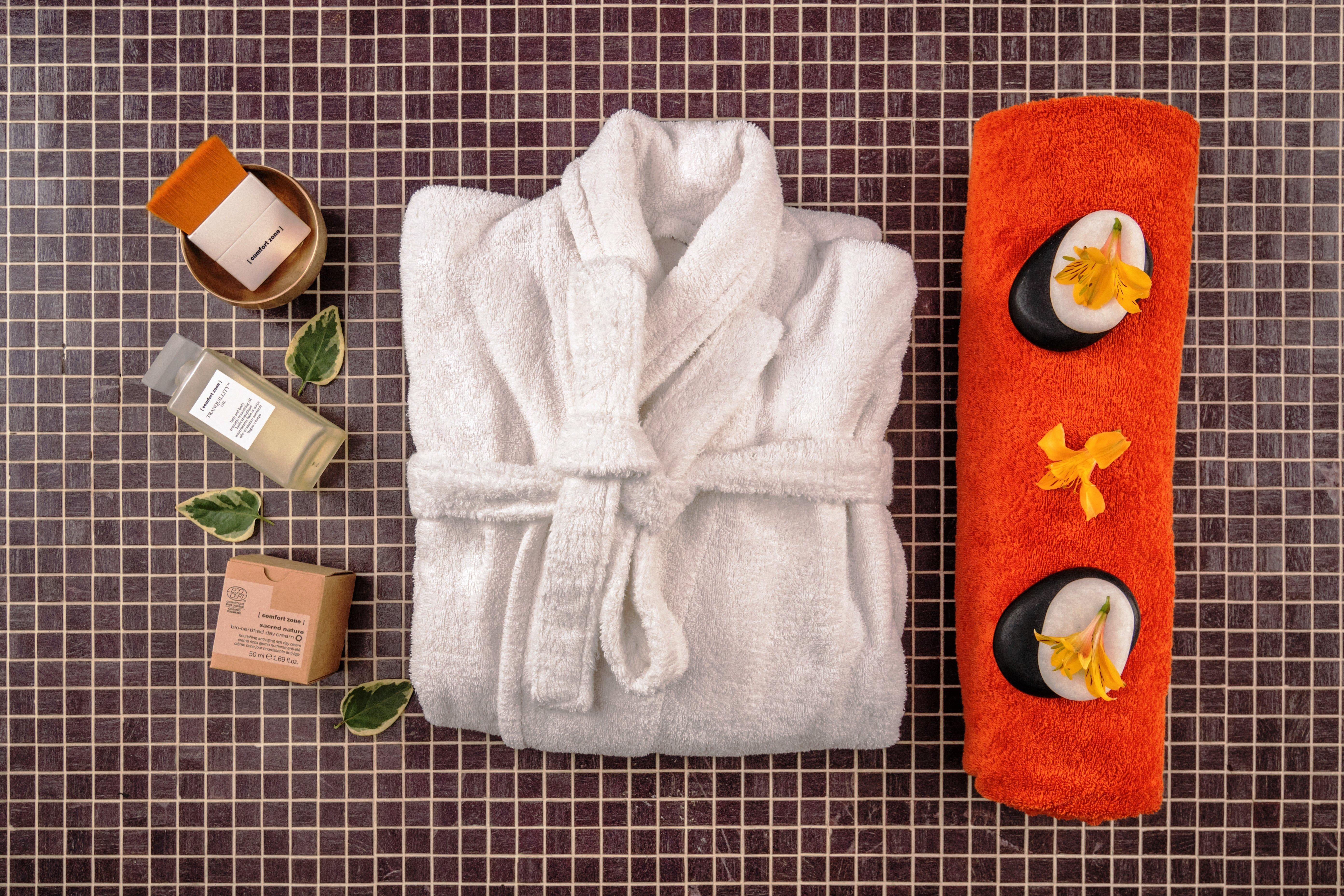 Crowne Plaza - Borjomi By Ihg Hotel Екстериор снимка A bathrobe