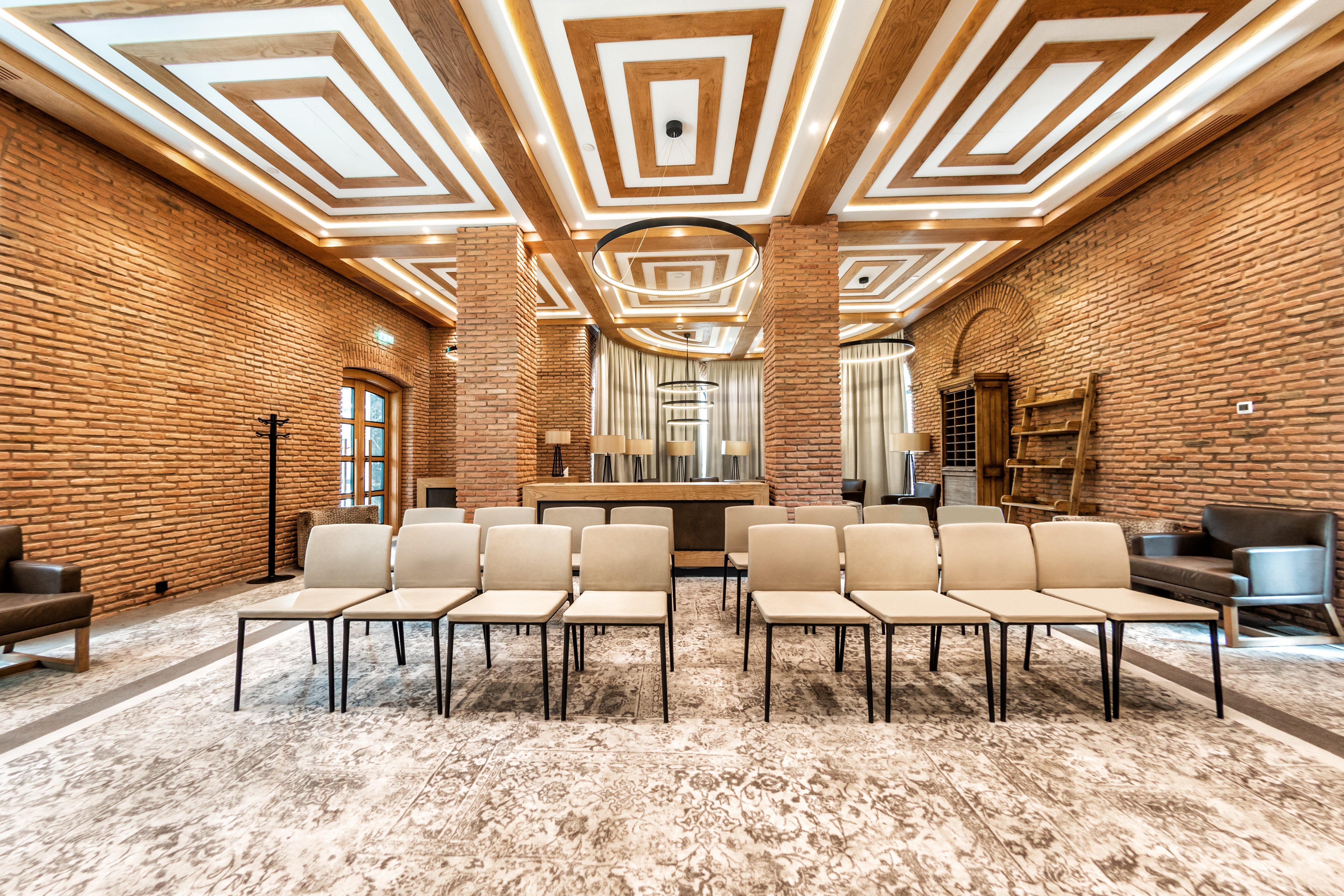 Crowne Plaza - Borjomi By Ihg Hotel Екстериор снимка The interior of the new synagogue