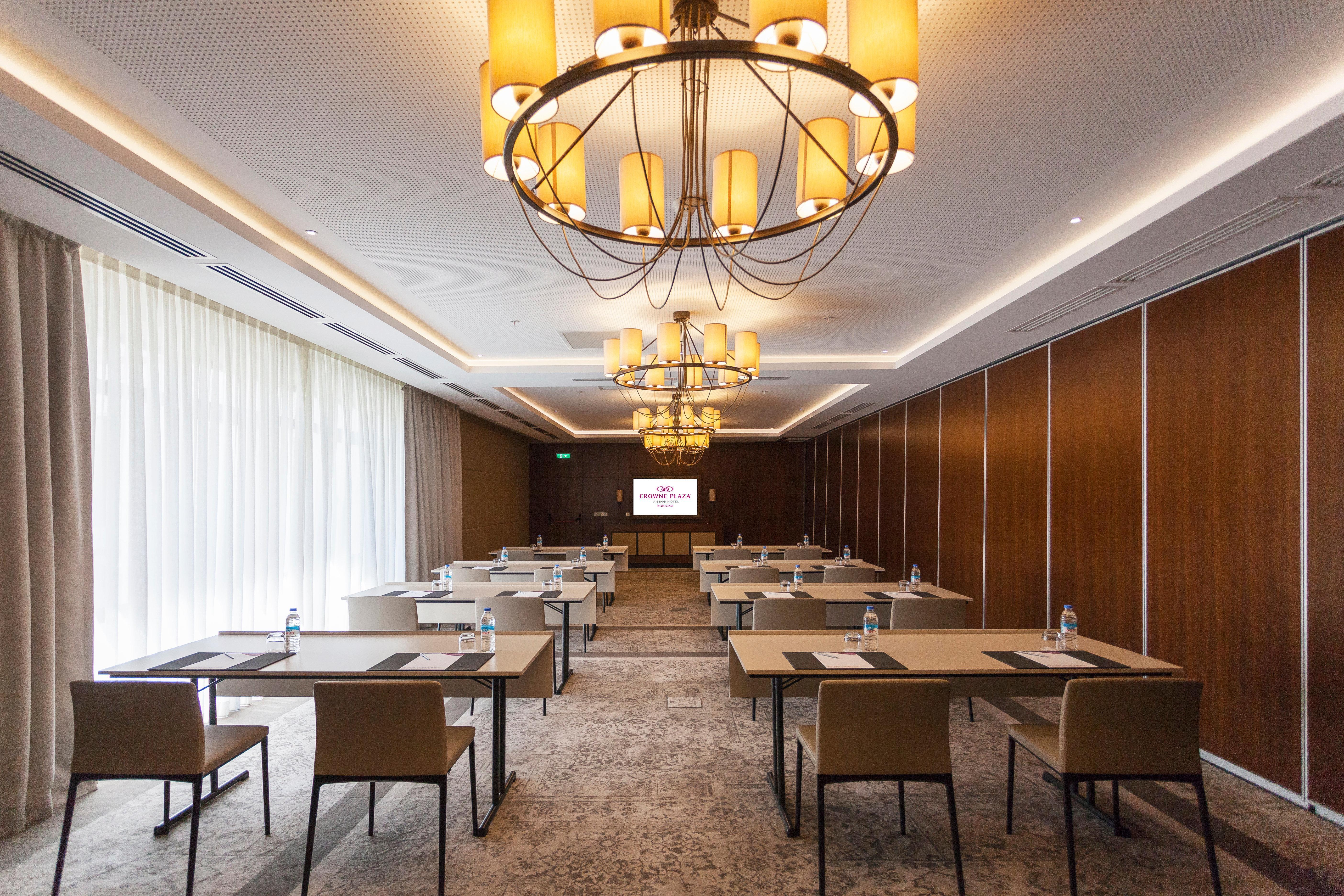 Crowne Plaza - Borjomi By Ihg Hotel Екстериор снимка Meeting room