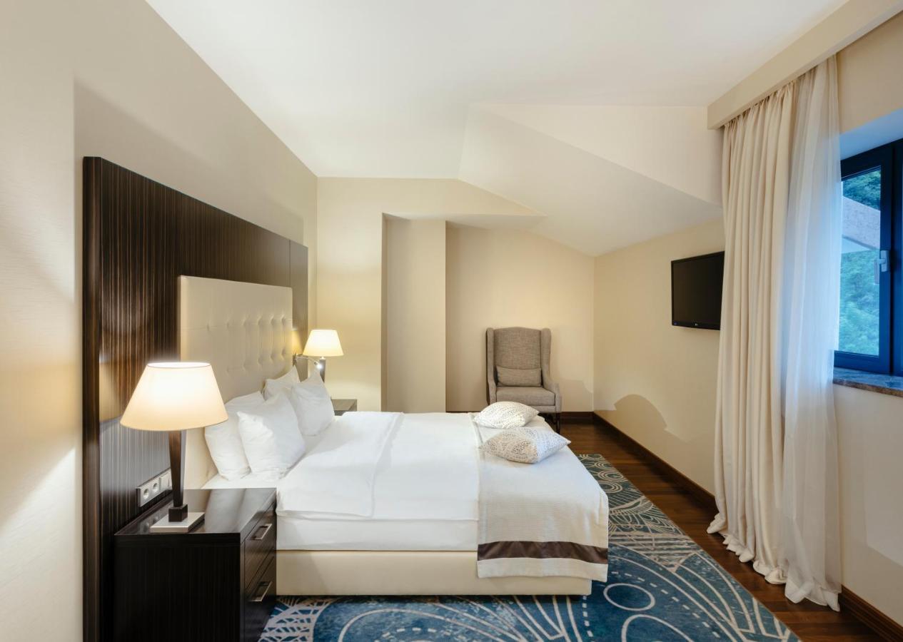 Crowne Plaza - Borjomi By Ihg Hotel Екстериор снимка A bedroom at the hotel