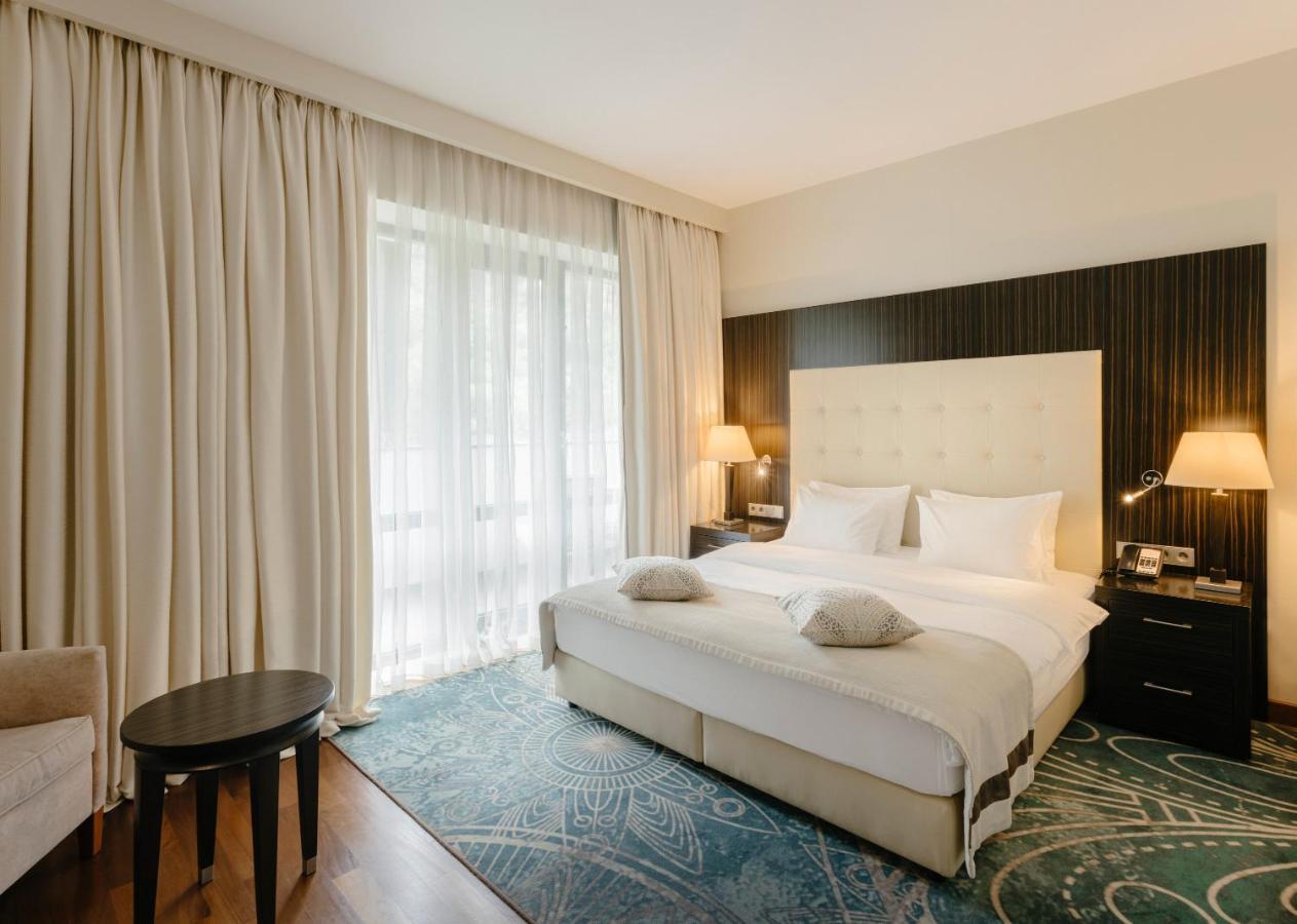 Crowne Plaza - Borjomi By Ihg Hotel Екстериор снимка A bedroom at the hotel