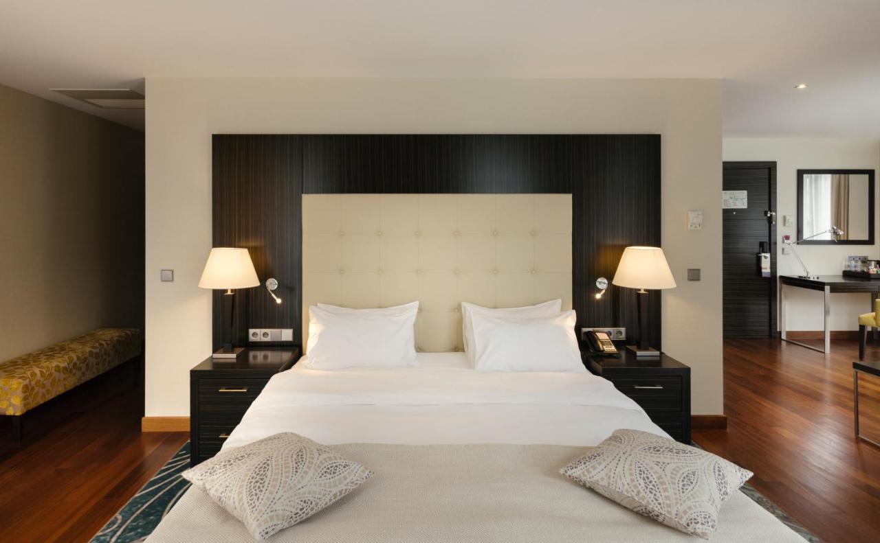 Crowne Plaza - Borjomi By Ihg Hotel Екстериор снимка A bedroom at the hotel