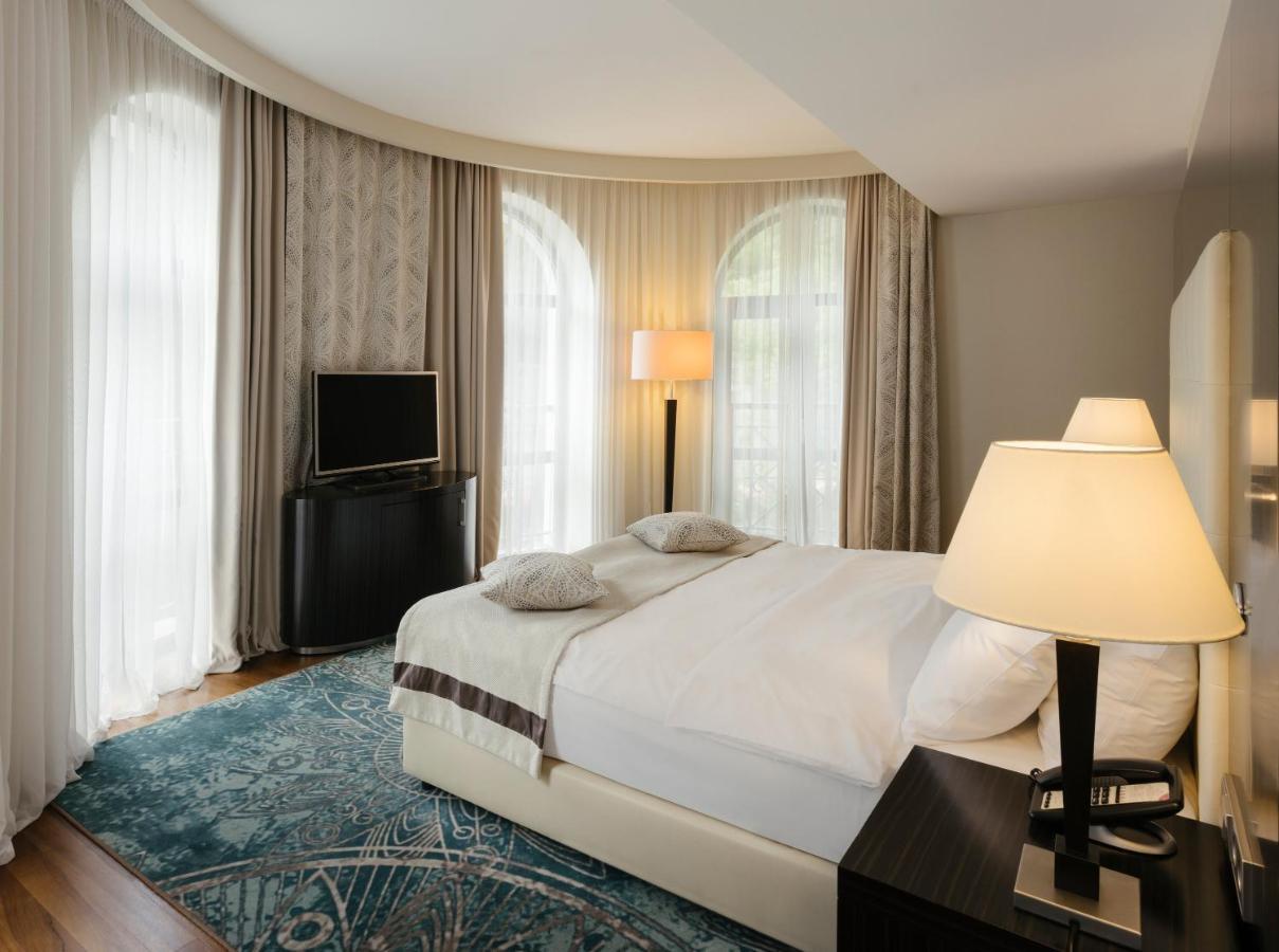 Crowne Plaza - Borjomi By Ihg Hotel Екстериор снимка A bedroom at the hotel