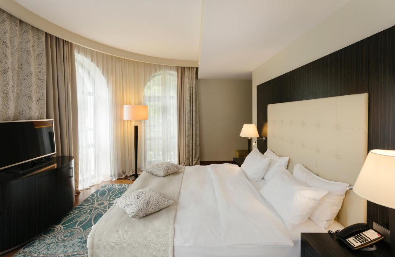Crowne Plaza - Borjomi By Ihg Hotel Екстериор снимка A bedroom at the hotel