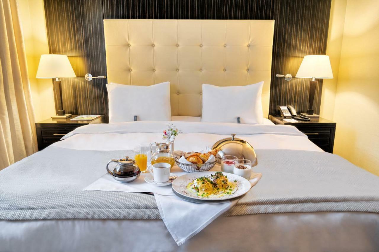 Crowne Plaza - Borjomi By Ihg Hotel Екстериор снимка Room service